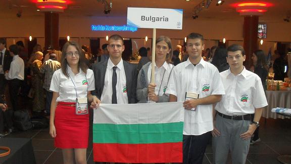 IPhO_2012_Estonia_Bulgaria_Team