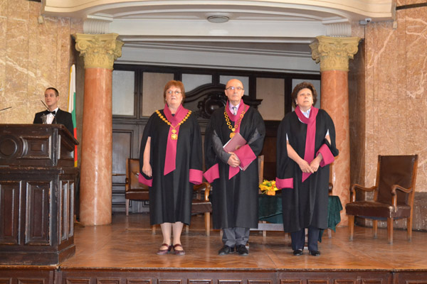 Bakalavrite I Magistrite Ot Vipusk 2014 Na Fakulteta Po Klasicheski I Novi Filologii Poluchiha Diplomite Si Za Visshe Obrazovanie Arhiv Na Goreshi Novini Arhiv Novini Nachalo Sofijski Universitet Sv Kliment Ohridski