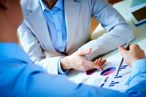 businessmen-analyzing-bar-charts-their-workplace