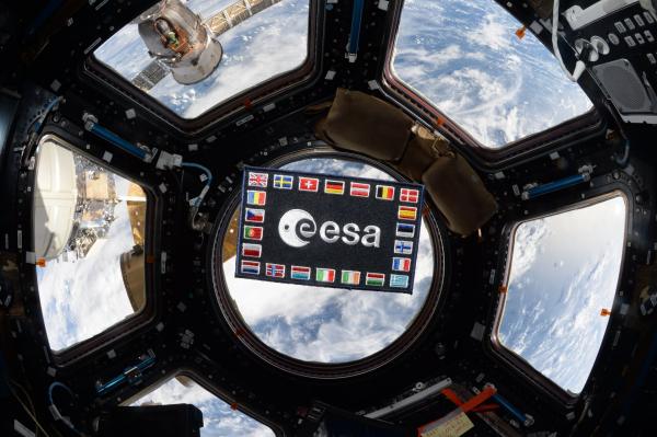 ESA_astronaut_patch_pillars