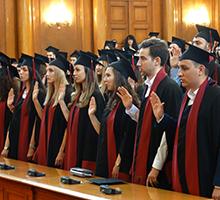 Абсолвентите от випуск 2018 на Юридическия факултет получиха дипломите си за завършено висше образование