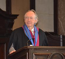 Британският писател Иън Макюън бе удостоен с почетното звание „доктор хонорис кауза“ на Софийския университет 