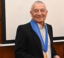 Доц. д-р Христо Стаменов бе удостоен с  Почетен знак „Св. Климент Охридски“ със синя лента