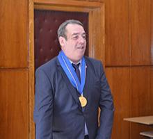 Проф. д-р Александър Омарчевски бе удостоен с Почетния знак „Св. Климент Охридски“ със синя лента