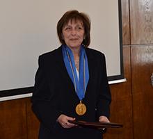 Проф. дфн Евгения Вучева бе удостоена с Почетен знак „Св. Климент Охридски“ със синя лента 