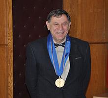 Проф. дфн Панайот Карагьозов бе удостоен с Почетния знак със синя лента на Софийския университет