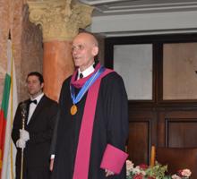 Проф. дюн Васил Мръчков бе удостоен с почетното звание „Доктор хонорис кауза“ на Софийския университет „Св. Климент Охридски“