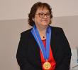 Проф. Клавдия Сапунджиева бе удостоена с Почетен знак на Софийския университет „Св. Климент Охридски“ със синя лента 