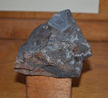 A newly-discovered mineral K-Mg arfvedsonite is presented at Alma mater