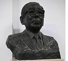 В Центъра по източни езици и култури беше официално открит бюст на проф. д-р Шигейоши Мацумае В Центъра по източни езици и култури беше официално открит бюст на проф. д-р Шигейоши Мацумае