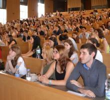 Втората кандидатстудентска сесия на Софийския университет за учебната 2016/2017 година продължава с устен изпит по журналистика, събеседване за специалност „Изобразително изкуство“, музикален инструмент или пеене и физика