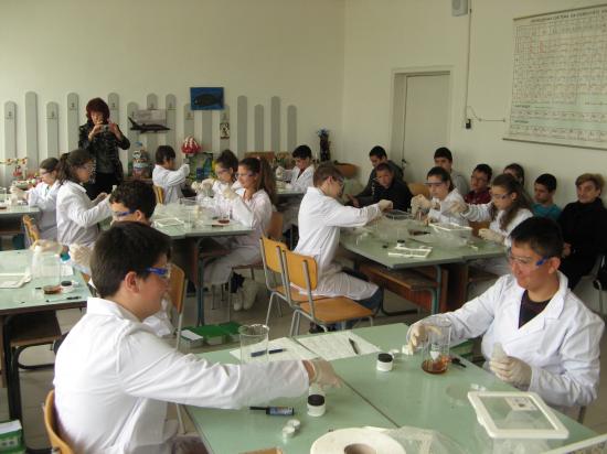 Сбирка на Преносимата лаборатория по химия за ученици, спонсорирана от Приста Ойл, в ОУ "Иван Вазов" - Силистра, 21 април 2017